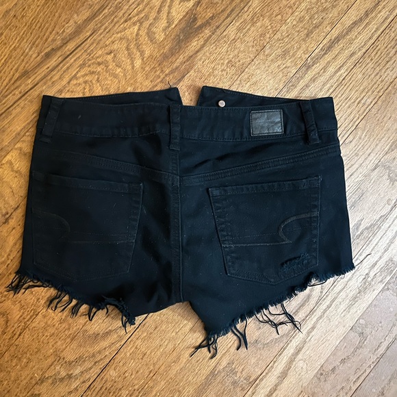 High waisted distressed shorts - Picture 2 of 4